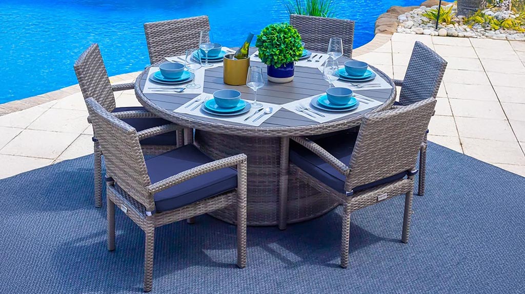 15 Great Wood Patio Dining Tables Paired With Wicker Chairs for a Stylish Dining Experience